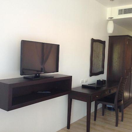 Blue Bay Resort - Access To Pool And Beach-Phuket & Krabi Ko Yao Exterior foto A television set in a hotel room